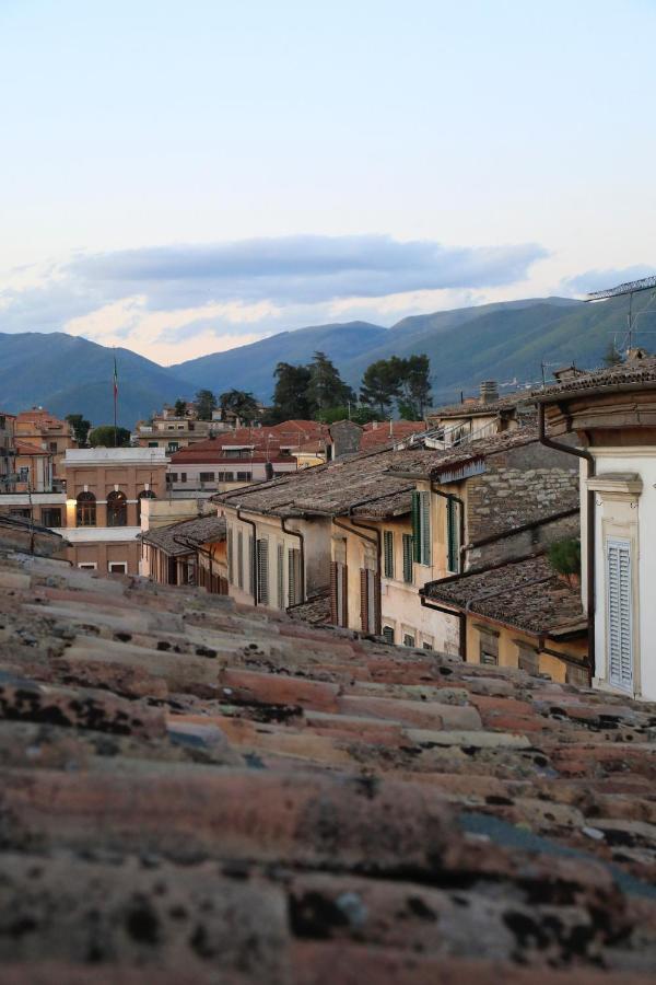 Sotto I Tetti Del Borgo Apartman Spoleto Kültér fotó
